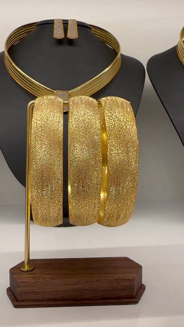 1.50cm Simli BİLEZİK - BL15028 video önizlemesi
