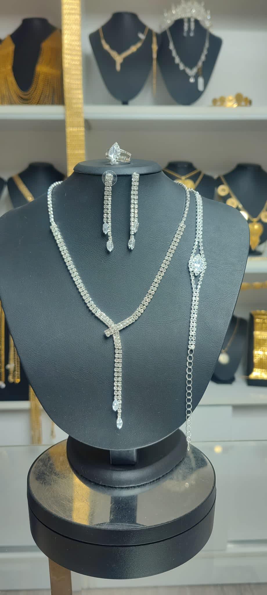 Parlak zirkon taşlarla bezeli, zarif SU YOLU SET -SYSG0022 Su Yolu Setler.