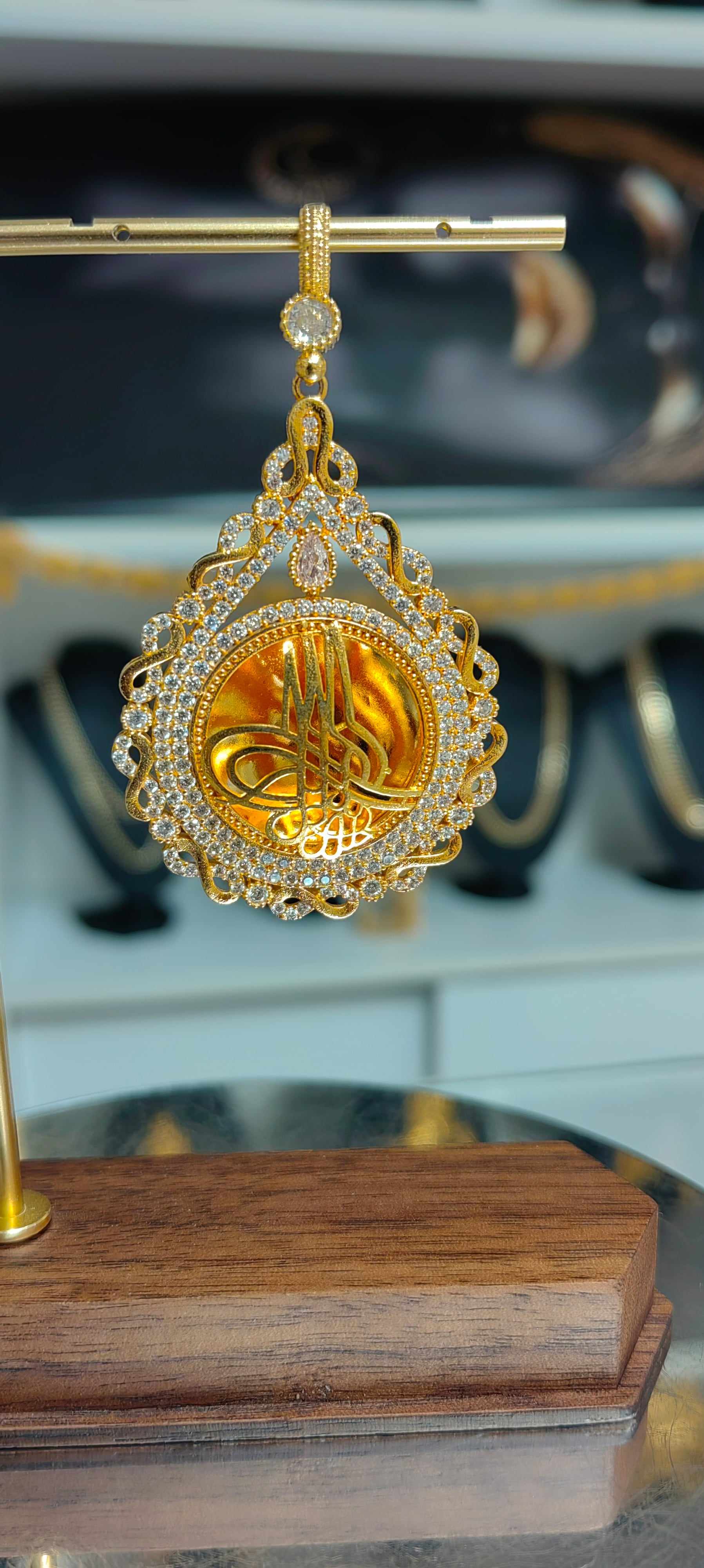 Altın Kaplama Tuğralı Kolye Uç yarım altın boyutunda - Mad Gold kolye ucu ve çerçeveler
