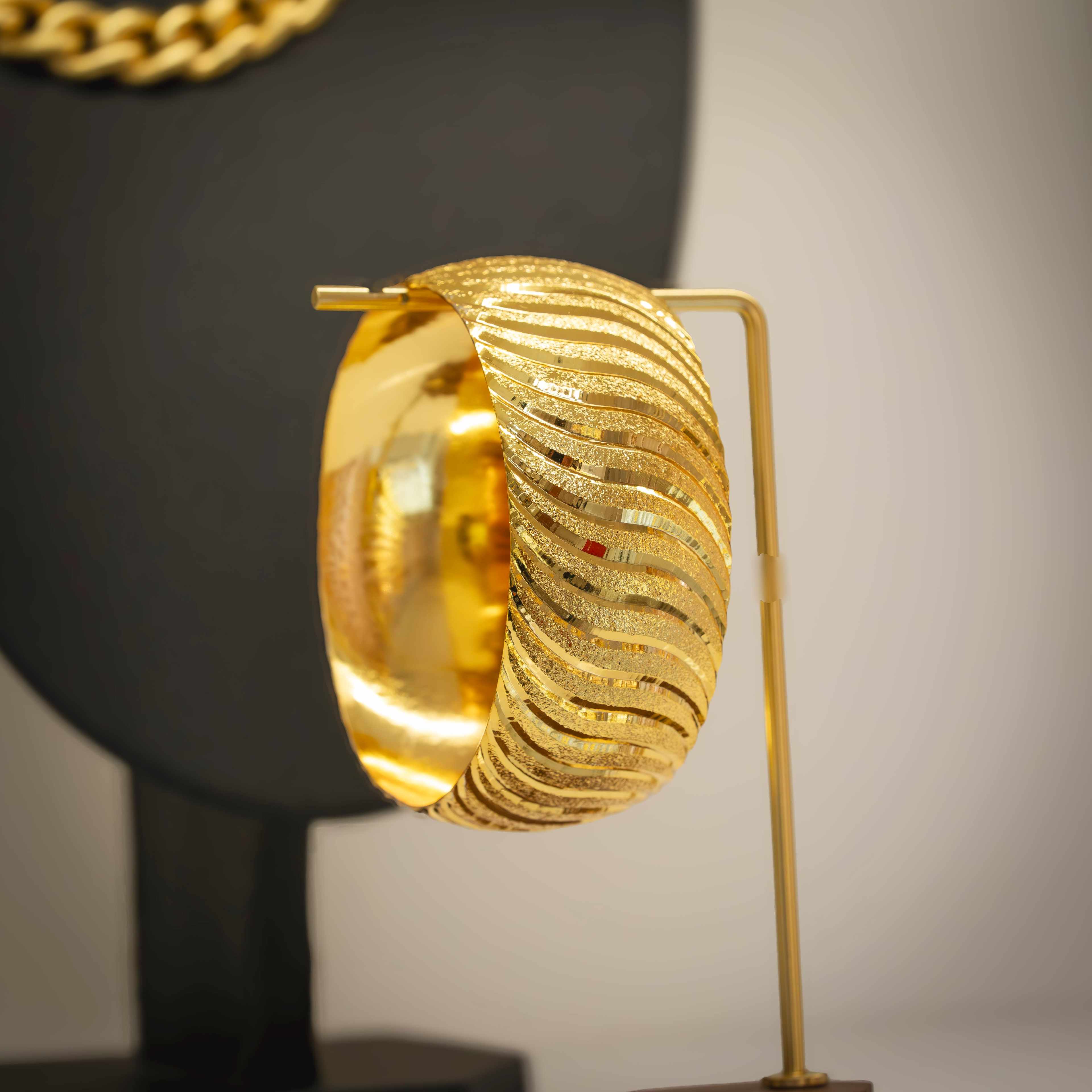 Altın Renginde Lak Kaplama 3cm náramek - Mad Gold 3cm náramky
