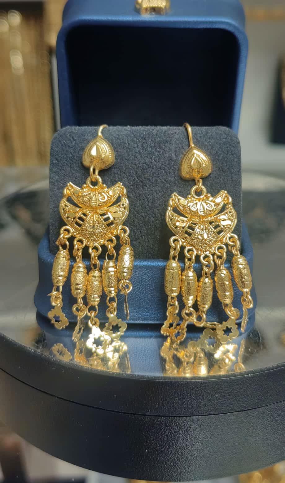 HKL0048 Hint Küpe, zarif işlemeli ve geleneksel motifli, otantik bir Hint Küpeler tasarımı.