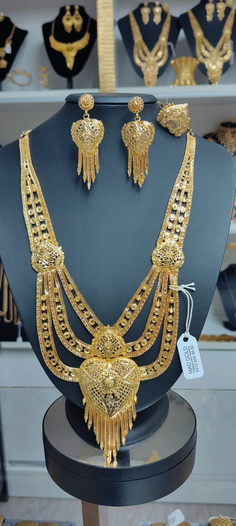 HSA0021 Hint Set ön görüntüsü, renkli taşlarla süslenmiş geleneksel Hint seti