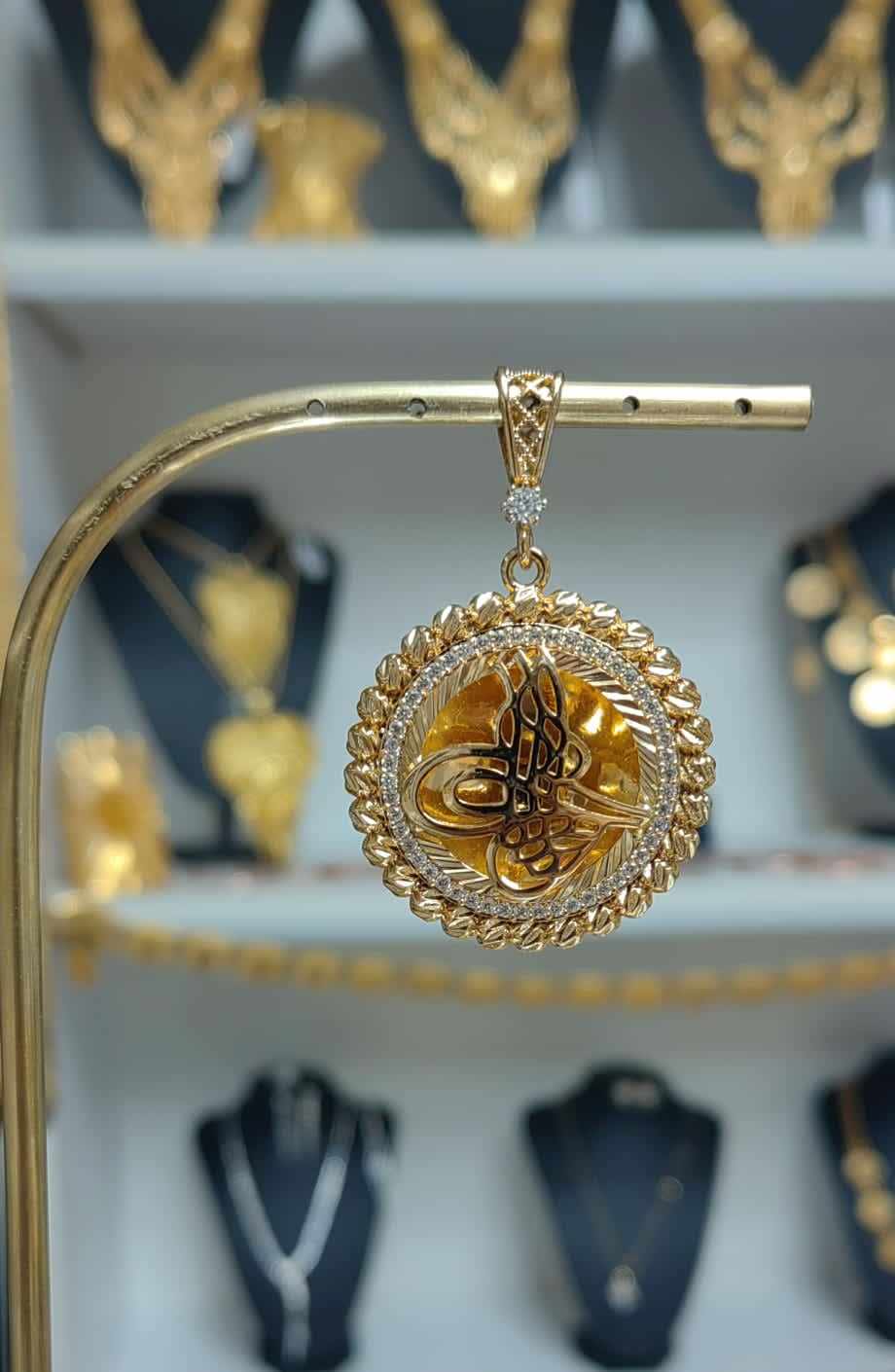 Altın Renginde Lak Kaplama Dorika Tuğra - TCA003 - Mad Gold kolye ucu ve çerçeveler
