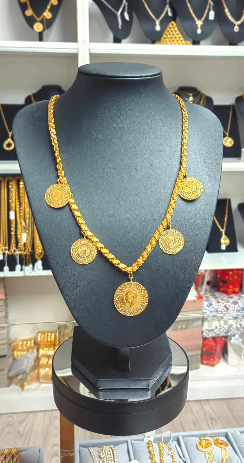 Altın Renginde Lak Kaplama Beşi Bi Yerde - BBYKA022 - Mad Gold kolyeler