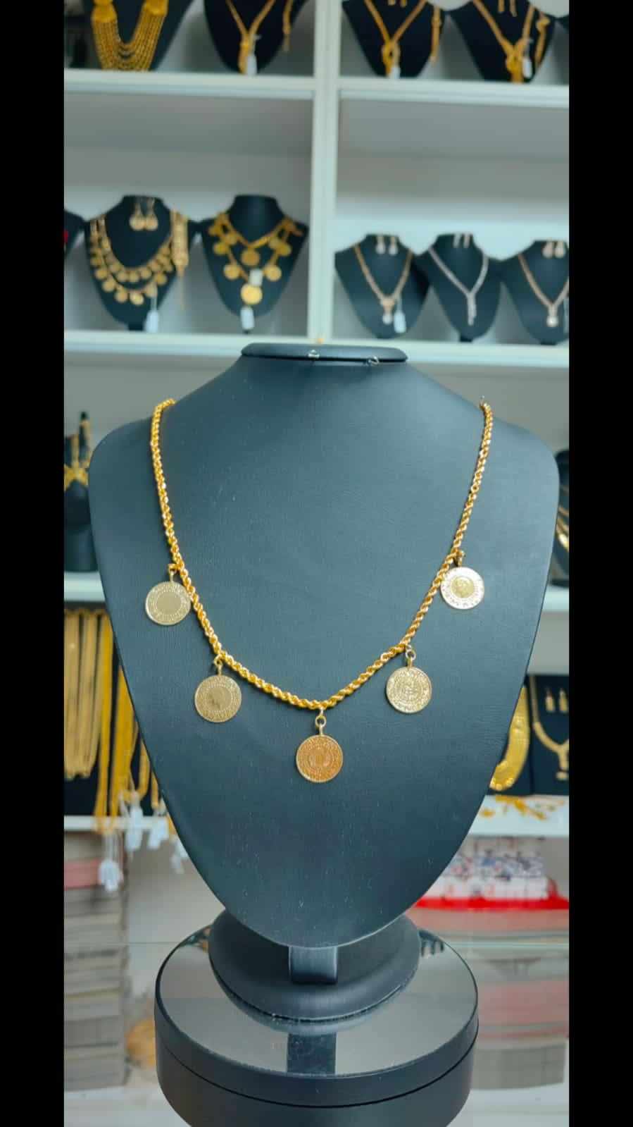 Altın Renginde Lak Kaplama Beşi Bi Yerde Çeyrekli - BBYÇAK001 - Mad Gold kolyeler