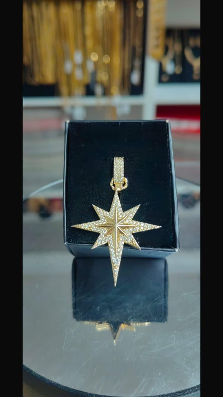 Zarif Ajda Charm AJC003 ajda bilezik, parlak gümüş rengi ve modern tasarımıyla önden görünüm.