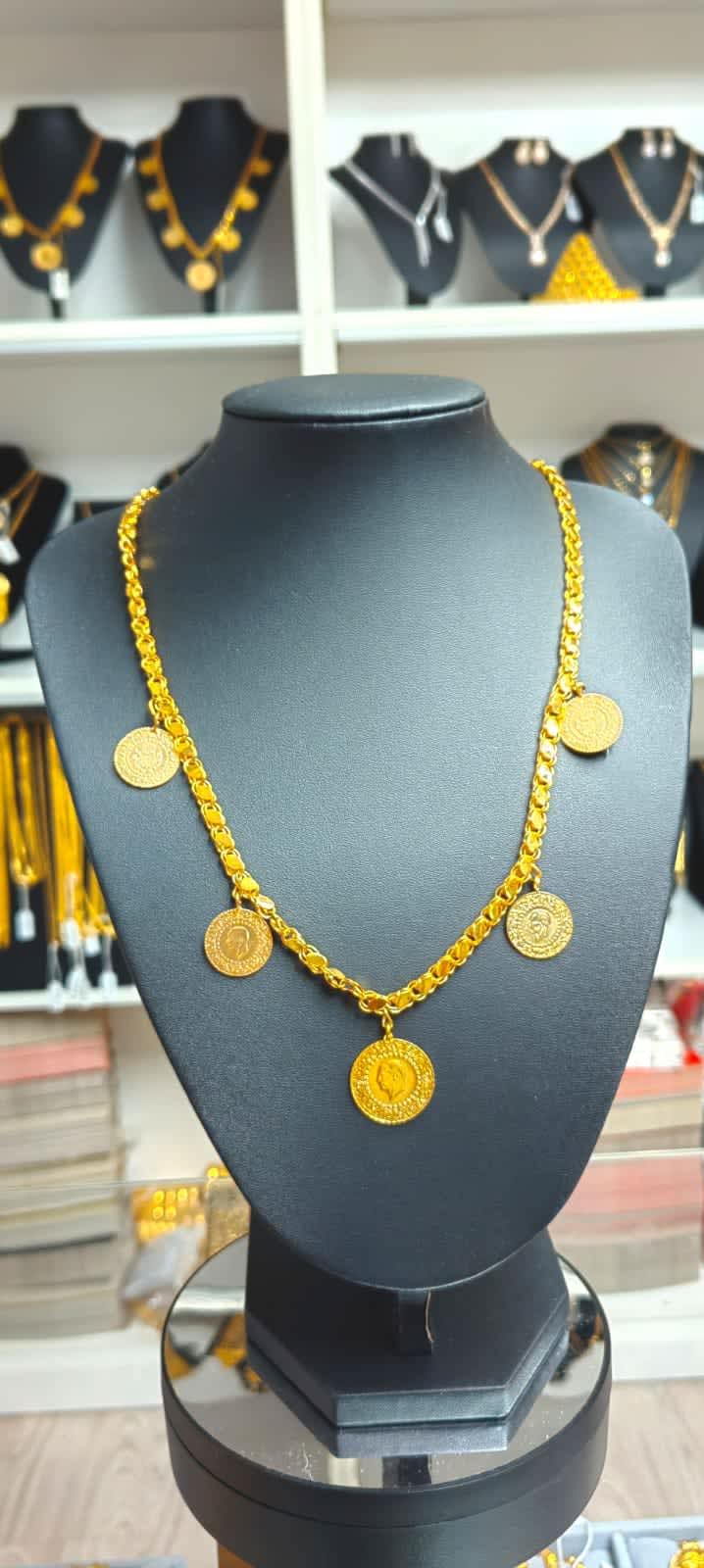সোনার ধাতুপট্টাবৃত আনুষঙ্গিক প্রবণতা