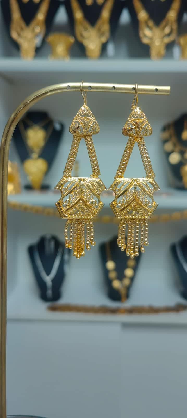 Hint Küpe HKPL001 modelinin ön yüzünden detaylı görünümü