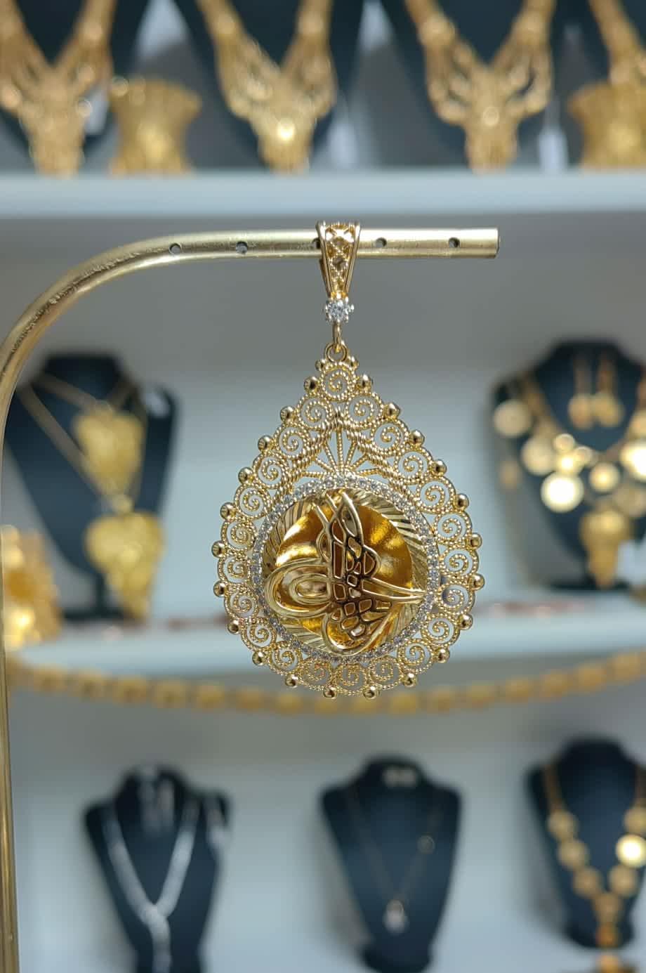 Sequin Reşat নেকলেস 22 ক্যারেটের প্রলেপ কি?